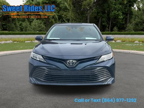 Used 2019 Toyota Camry LE image 2