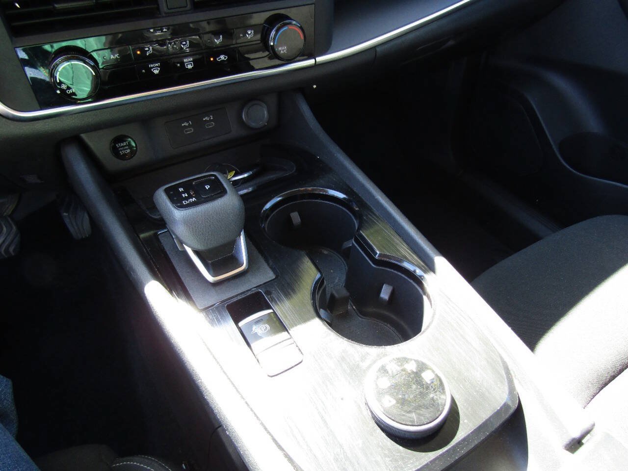 Used 2024 Nissan Rogue S AWD/4WD image 16