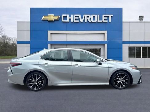 Used 2023 Toyota Camry SE FWD image 8