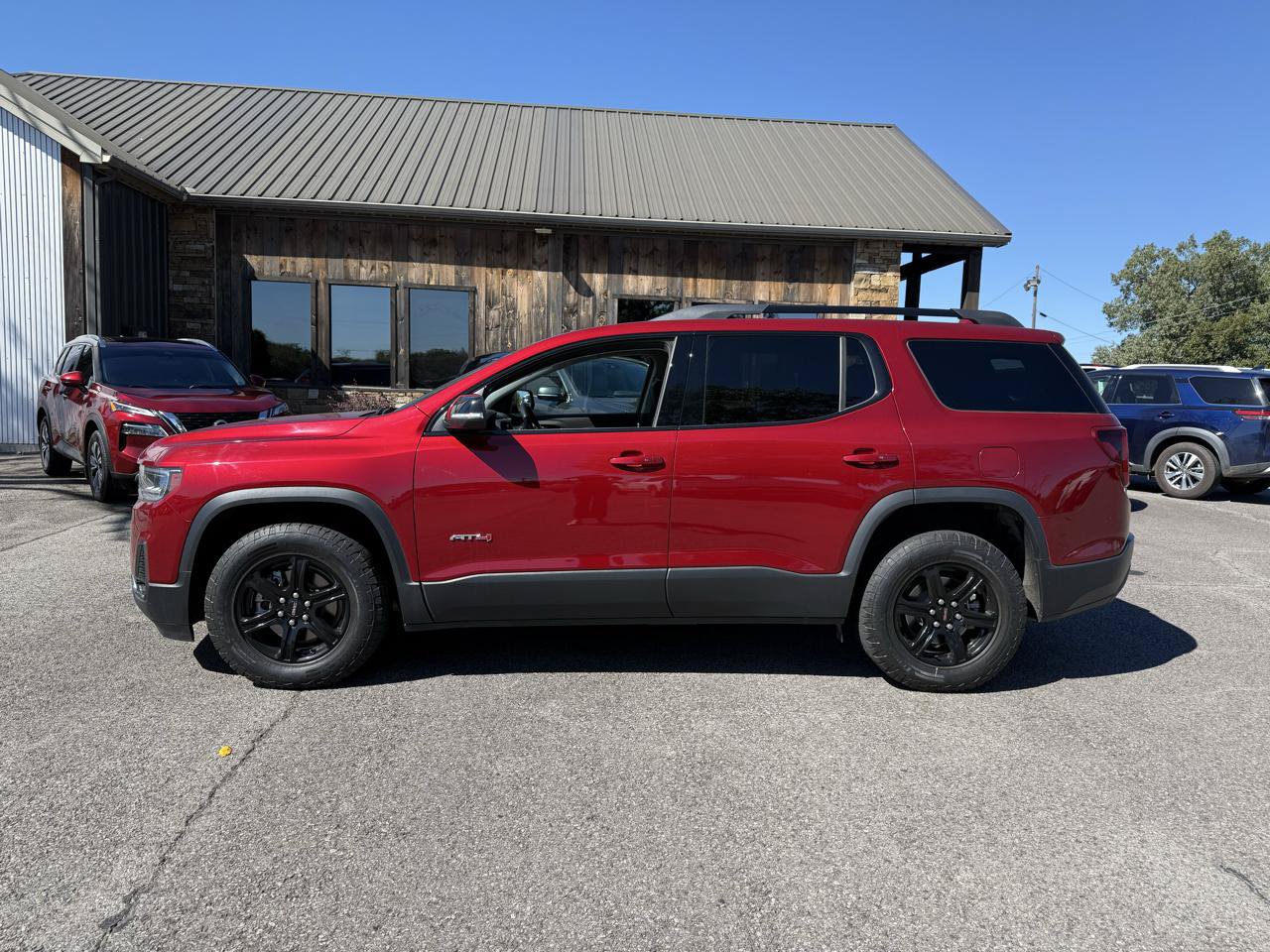 Used 2023 GMC Acadia AT4 w/ Preferred Package AWD/4WD image 2
