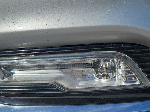 Used 2017 Ford Fusion SE w/ Fusion SE Technology Package image 11