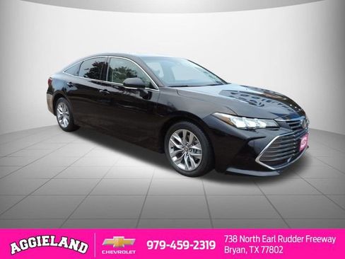 Used 2020 Toyota Avalon XLE image 3