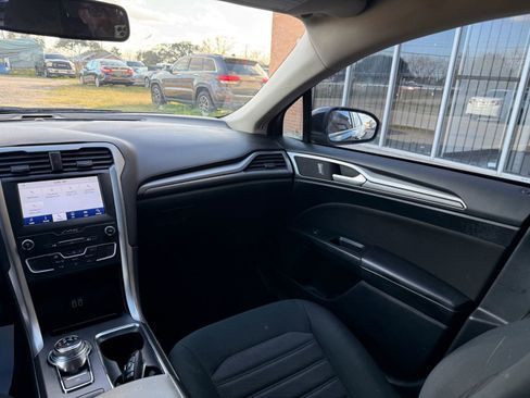Used 2020 Ford Fusion SE image 21
