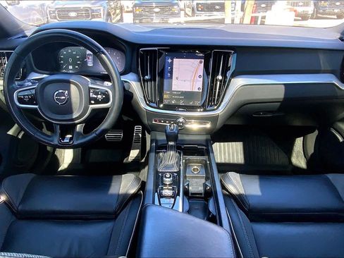 Used 2019 Volvo S60 T5 R-Design image 16