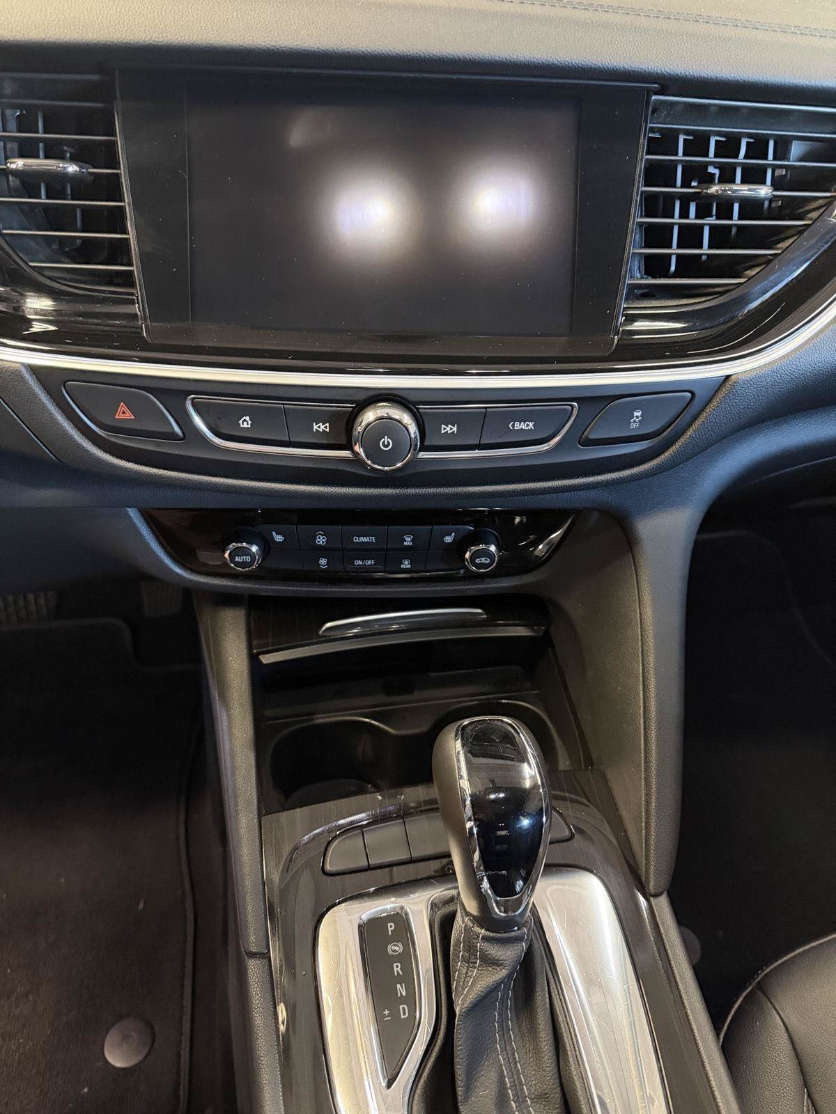 Used 2018 Buick Regal Essence FWD image 16