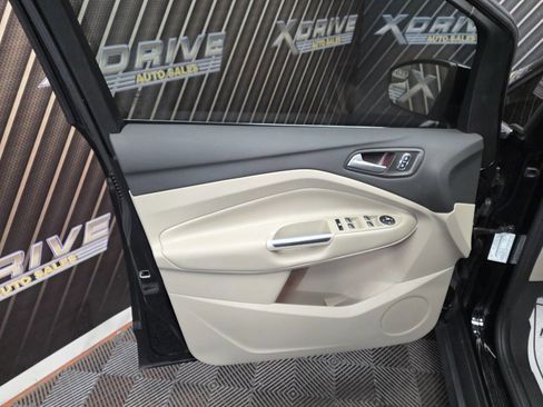 Used 2016 Ford C-MAX Energi SEL w/ Equipment Group 302A image 17