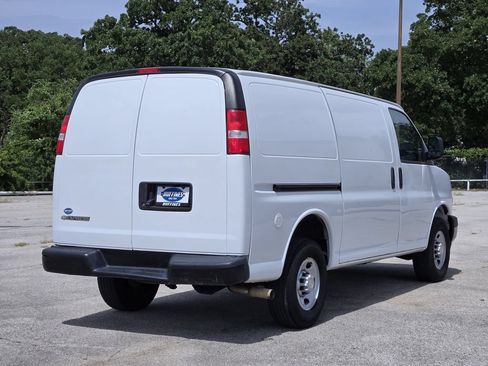 Used 2021 Chevrolet Express 2500 w/ Driver Convenience Package RWD image 7