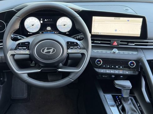 New 2025 Hyundai Elantra SEL image 11
