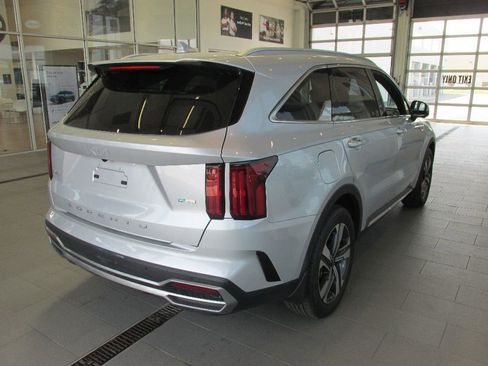 Used 2022 Kia Sorento SX Prestige w/ Panoramic Sunroof Package image 9