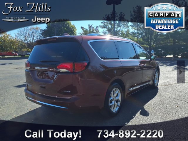 Used 2020 Chrysler Pacifica Limited w/ 8-pass Seating Package FWD image 9