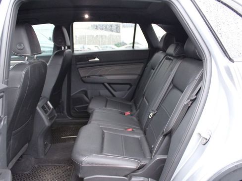Used 2023 Volkswagen Atlas Cross Sport SE w/ Panoramic Sunroof Package image 7