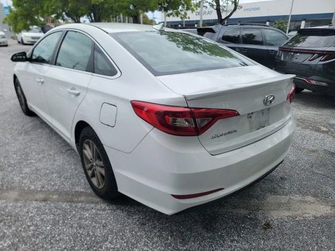 Used 2015 Hyundai Sonata SE image 2