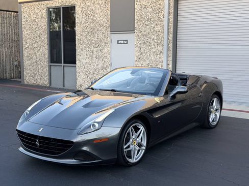 Used 2016 Ferrari California T RWD image 1
