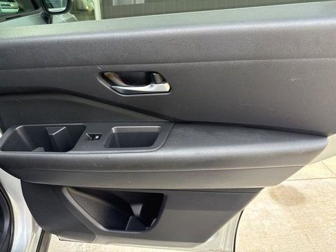 Used 2022 Nissan Pathfinder S image 29