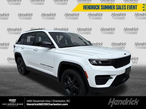 Used 2024 Jeep Grand Cherokee Altitude AWD/4WD image 1
