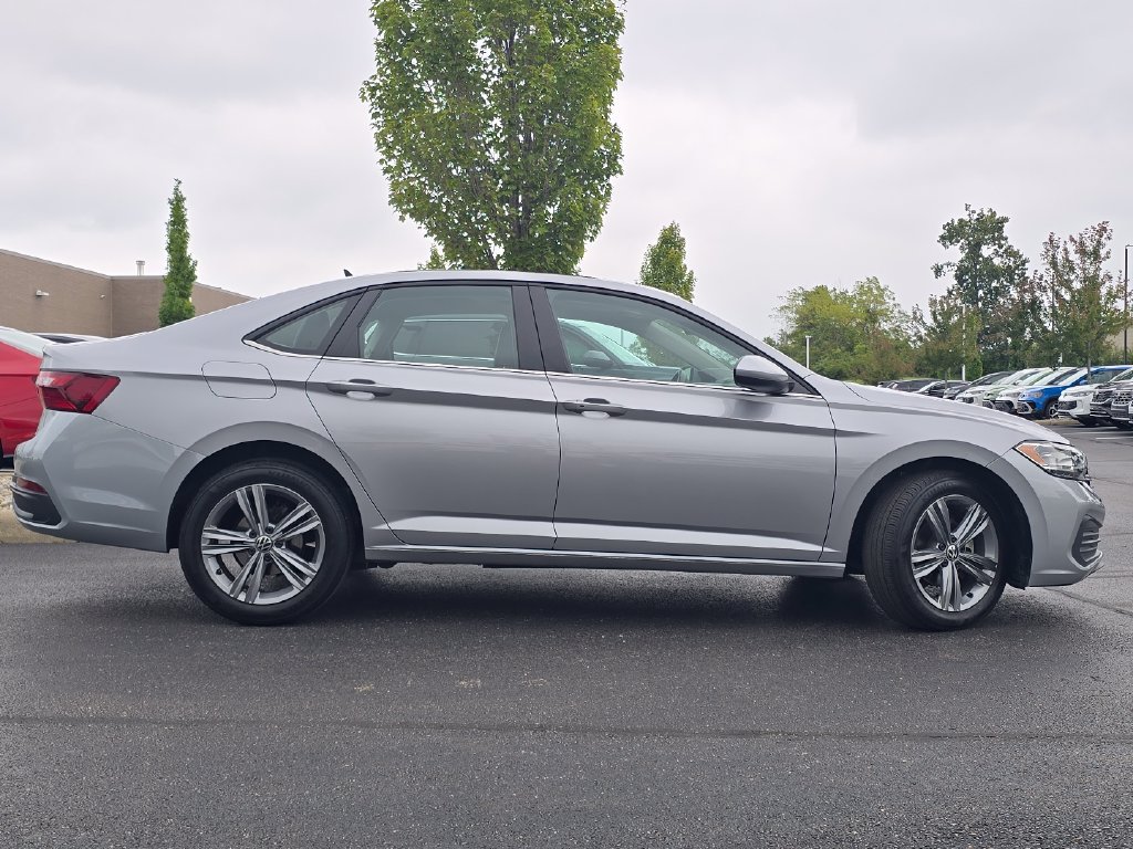 Used 2024 Volkswagen Jetta SE FWD image 23
