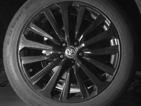 Used 2025 Toyota Highlander XSE image 12