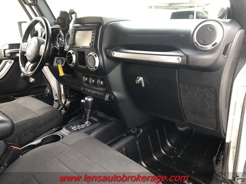 Used 2012 Jeep Wrangler Rubicon w/ Connectivity Group AWD/4WD image 16