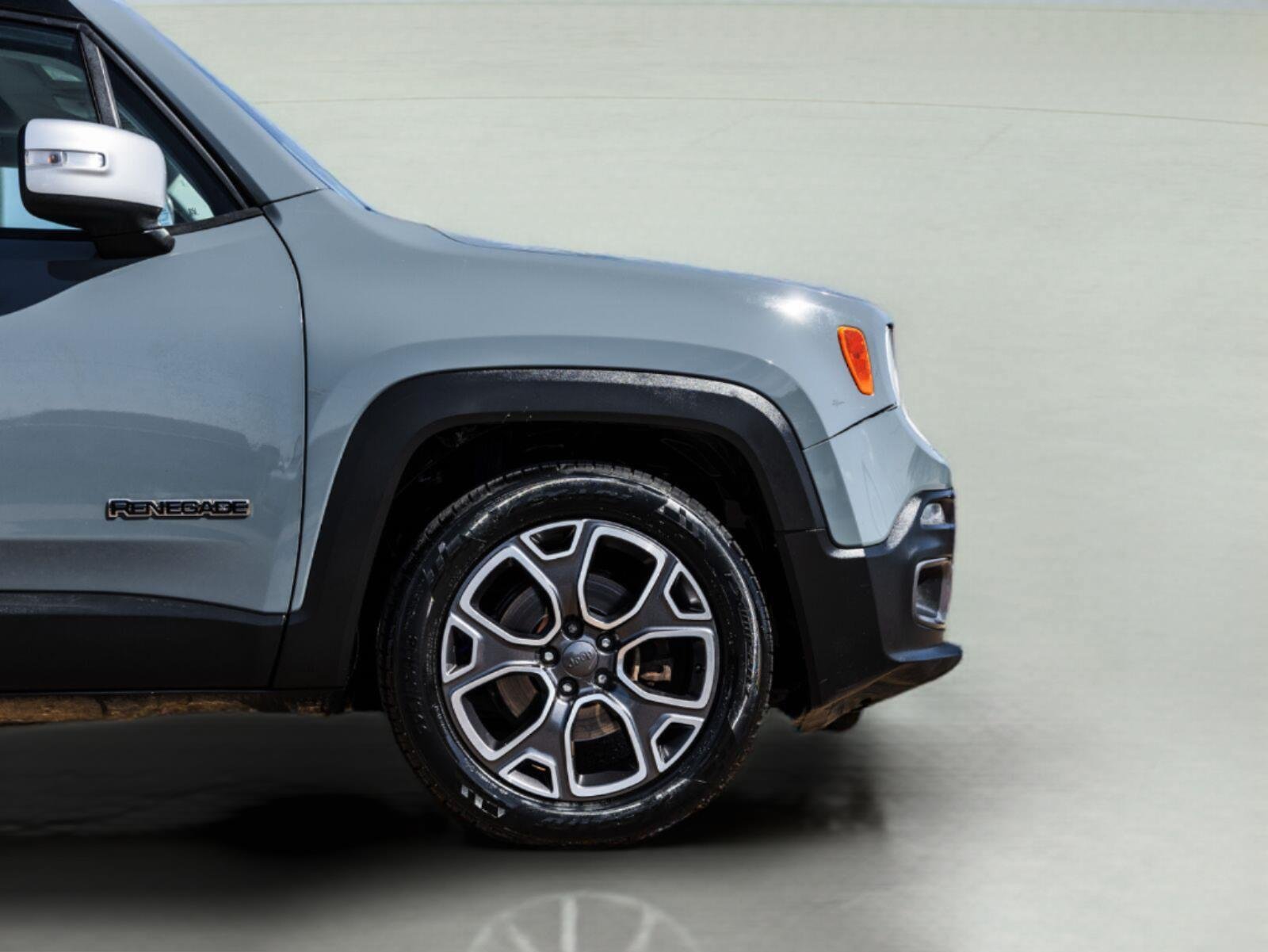 Used 2017 Jeep Renegade Limited FWD image 7