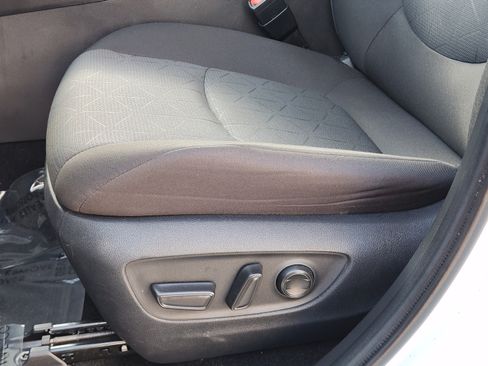 Used 2025 Toyota RAV4 XLE FWD image 18
