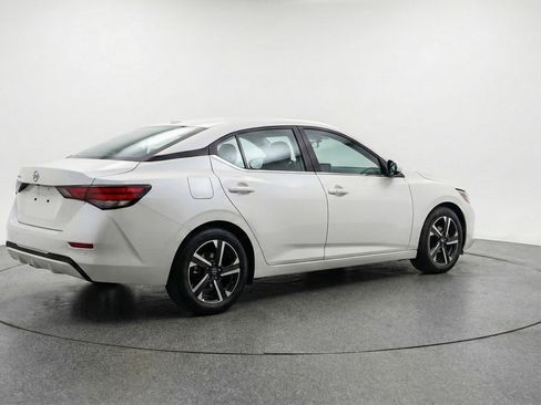 Used 2025 Nissan Sentra SV FWD image 9