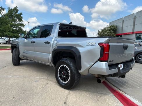 Used 2025 Toyota Tacoma TRD Off-Road AWD/4WD image 8