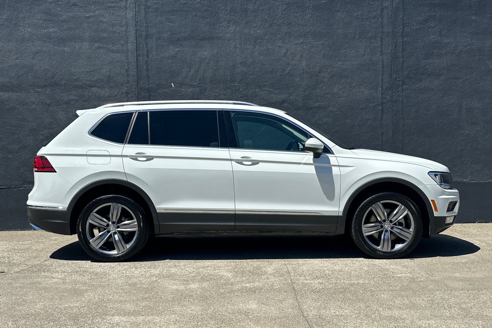 Used 2020 Volkswagen Tiguan SEL AWD/4WD image 8
