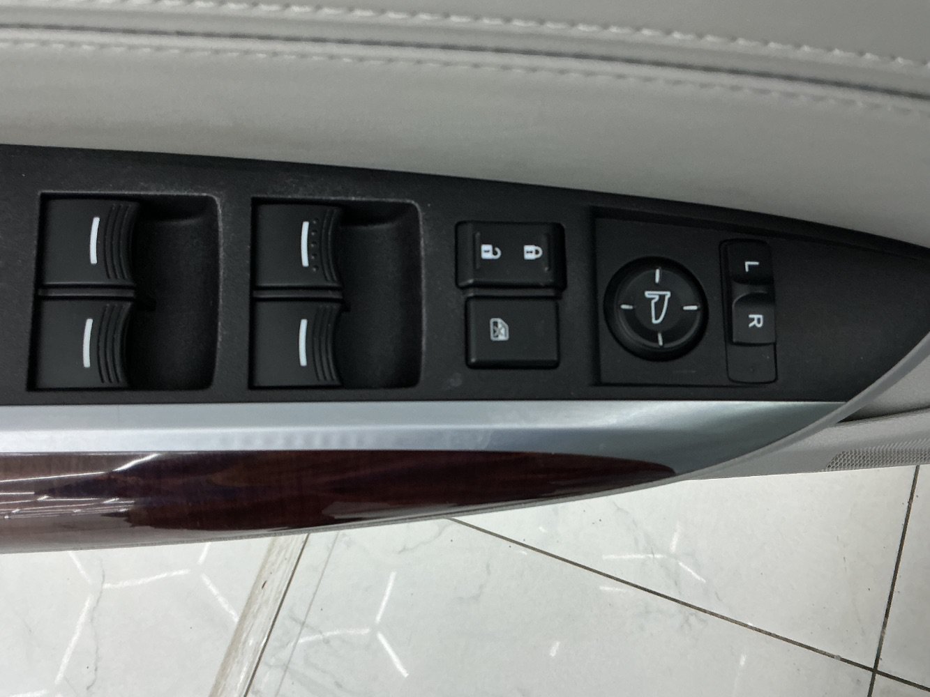 Used 2016 Acura TLX w/ Technology Package FWD image 42