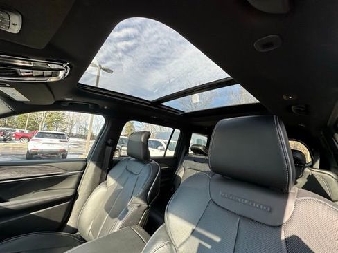 Used 2024 Jeep Grand Cherokee L Overland w/ Luxury Tech Group IV image 26