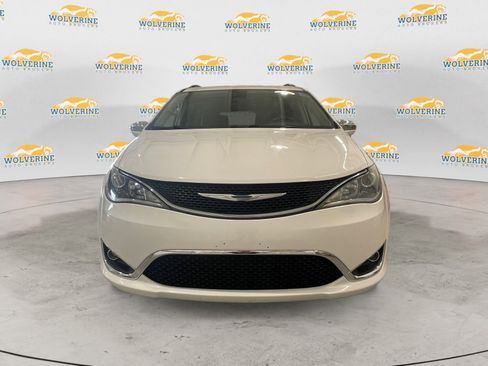 Used 2018 Chrysler Pacifica Limited image 8