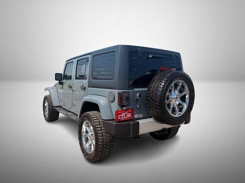 Used 2015 Jeep Wrangler Unlimited Sahara w/ Connectivity Group AWD/4WD image 3
