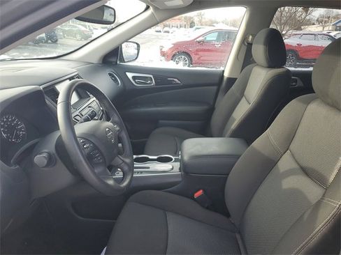 Used 2020 Nissan Pathfinder SV image 17