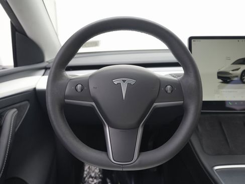 Used 2022 Tesla Model Y Long Range image 43