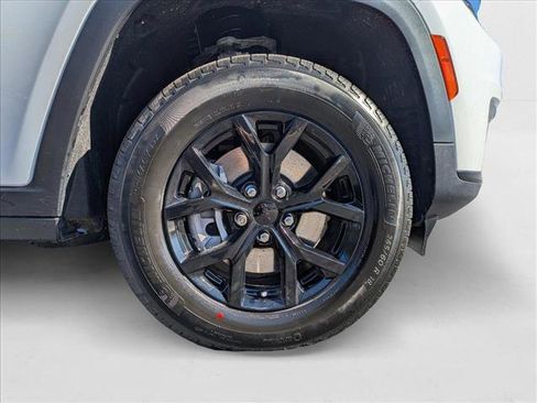 New 2025 Jeep Grand Cherokee L Altitude image 10