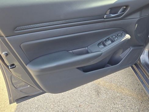 Used 2025 Nissan Altima 2.5 S FWD image 17