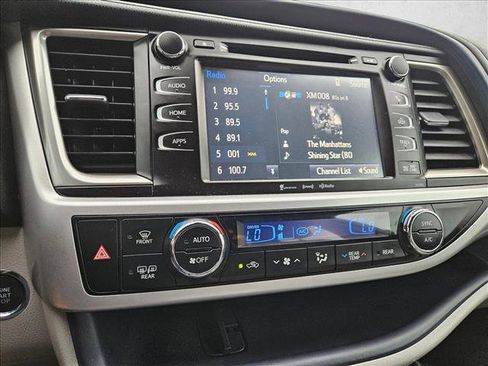 Used 2019 Toyota Highlander XLE image 13