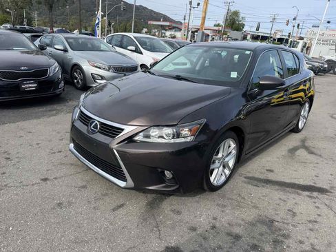 Used 2016 Lexus CT 200h w/ Accessory Package image 3