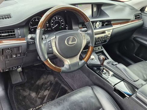 Used 2013 Lexus ES 350 w/ Ultra Luxury Pkg FWD image 4