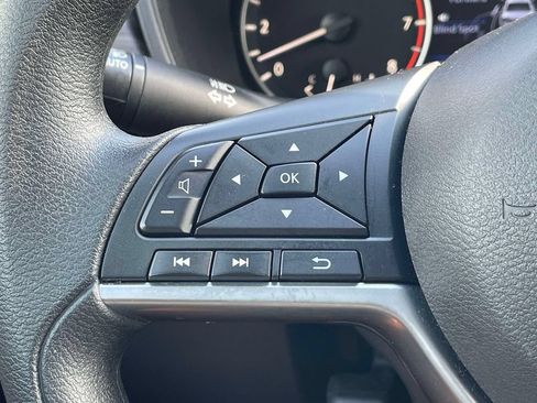 Used 2025 Nissan Altima 2.5 SV FWD image 21
