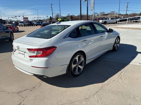 Used 2020 Honda Accord Touring image 6