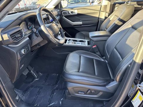 Used 2022 Ford Explorer XLT w/ Equipment Group 202A image 18