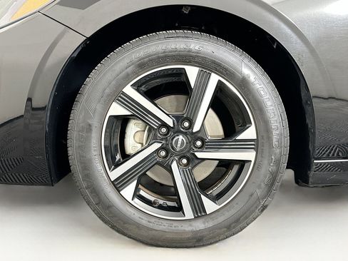 Used 2024 Nissan Sentra SV image 11