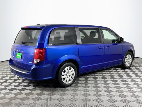 Used 2018 Dodge Grand Caravan SE w/ UConnect Hands-Free Group FWD image 8