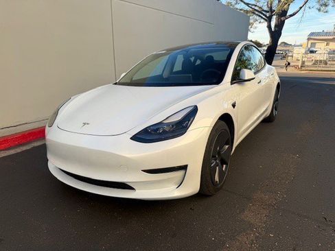 Used 2023 Tesla Model 3 Standard Range image 1