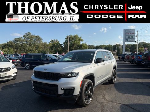 Used 2025 Jeep Grand Cherokee L Limited w/ Black Appearance Package AWD/4WD image 3