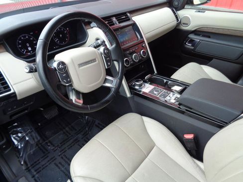 Used 2018 Land Rover Discovery HSE AWD/4WD image 2