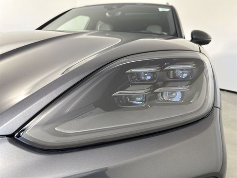 New 2026 Porsche Cayenne image 11