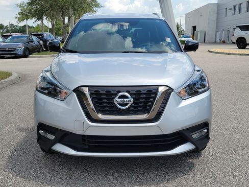 Used 2019 Nissan Kicks SR w/ SR Premium Package FWD image 2