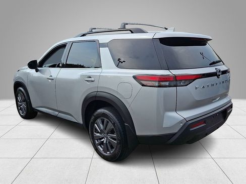 Used 2024 Nissan Pathfinder SV AWD/4WD image 7