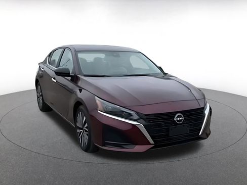 Used 2025 Nissan Altima 2.5 SV image 16